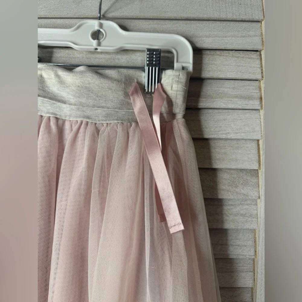 Old Navy Elegant Pink Tulle Skirt With Gray Waistband Great Condition. Size 3t